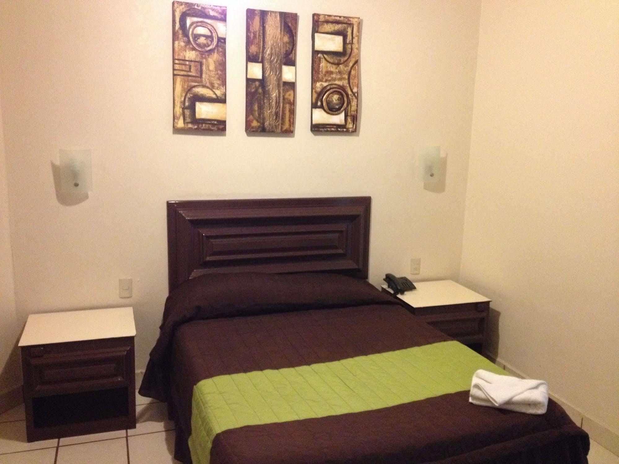 Hotel El Roble Tuxtla Gutiérrez Eksteriør bilde